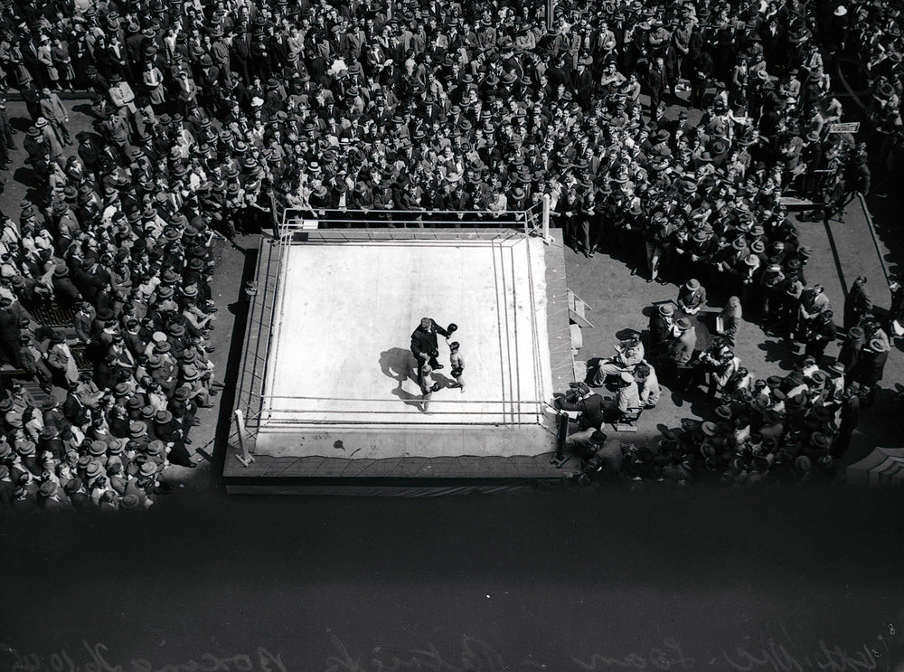 Boxing in Martin Place, 1945