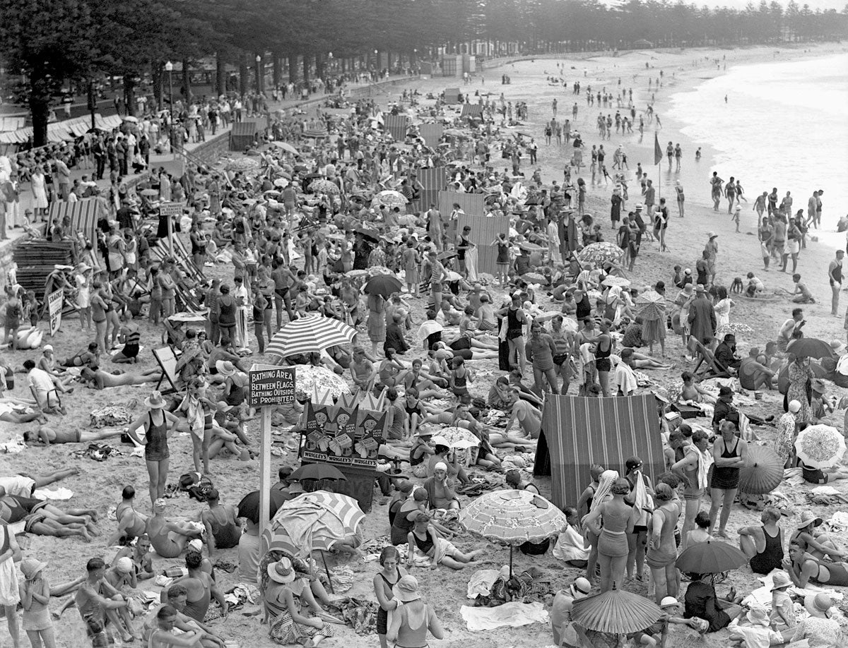 Christmas Day Crowds on Manly Beach, 1930s